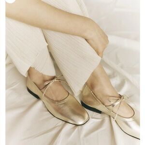 Yuni Buffa Lola Mary Jane (Comet Gold) 39.5 NIB